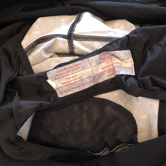 NWOT Lands End Black and White Floral Swim Shorts. - Picture 9 of 10